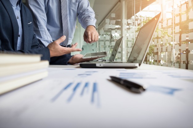 Quais são os custos fixos mensais e anuais de uma empresa